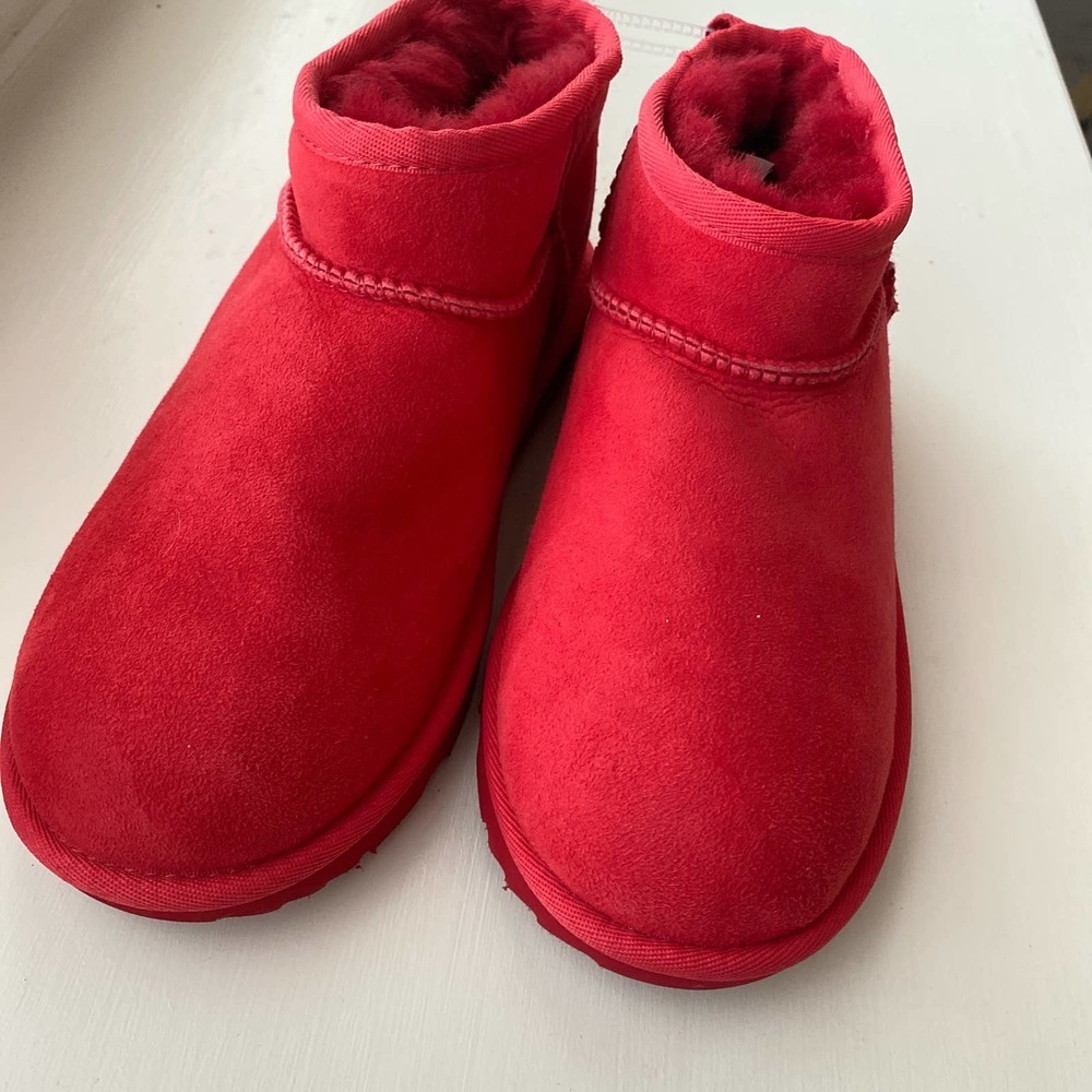 NWOT UGG Classic Kids Ultra Mini, Red, size 5 - Picture 7 of 14
